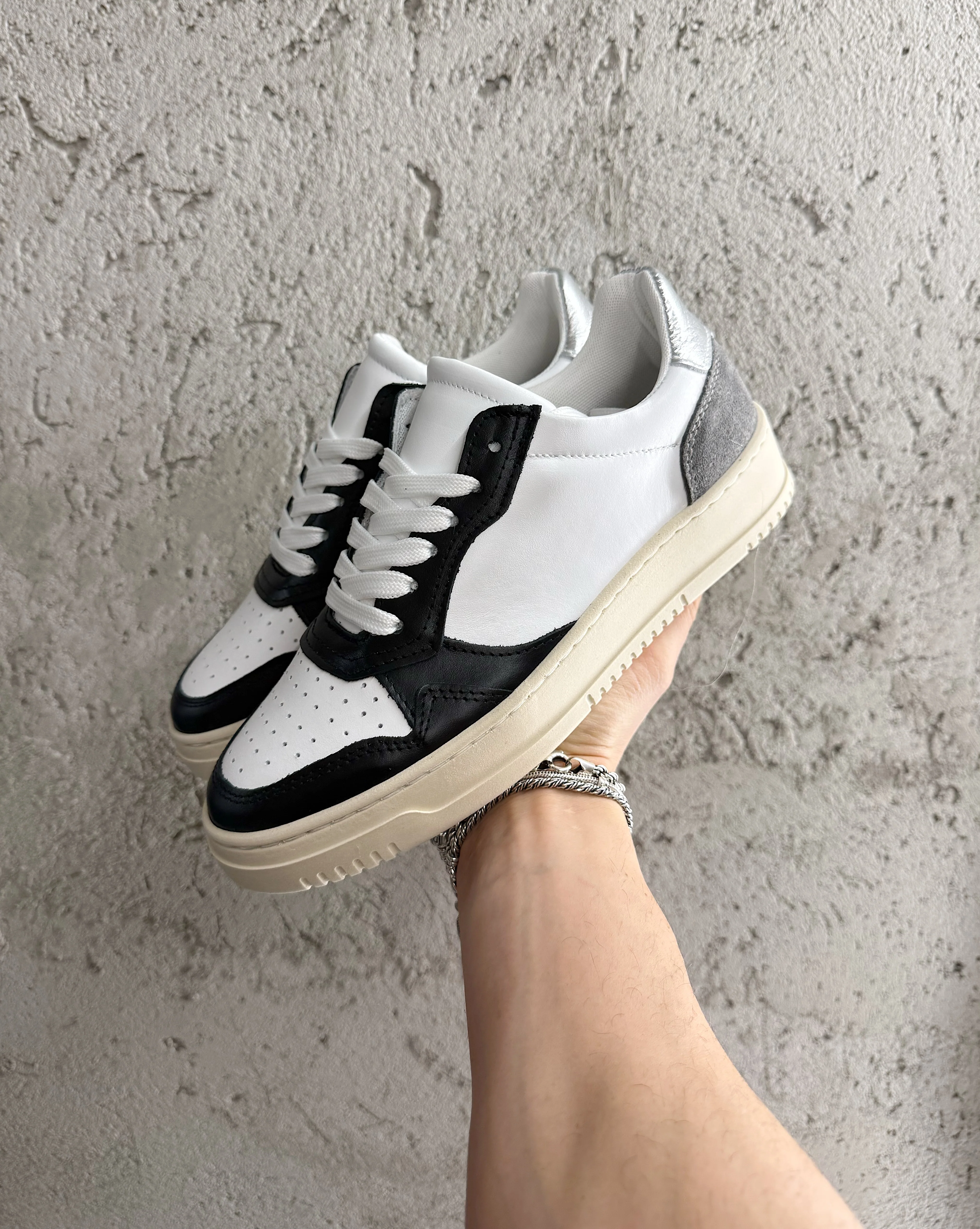 Sneakers United